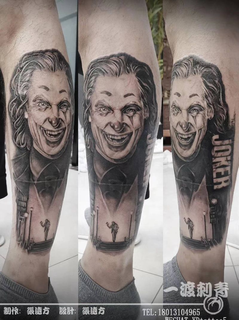 小丑纹身图片_腿部欧美写实纹身图案