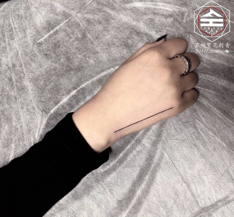 直线纹身图片