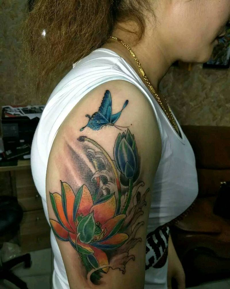 荷花蝴蝶纹身图片