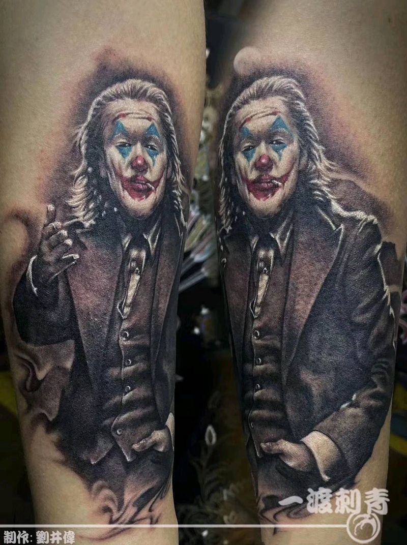 小丑纹身图片_手臂欧美写实纹身图案