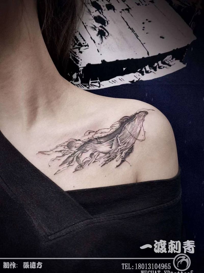 鲸鱼纹身图片_肩部胸部点刺New School纹身图案