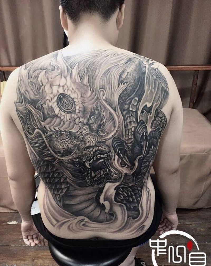 龙语纹身图片_背部纹身图案