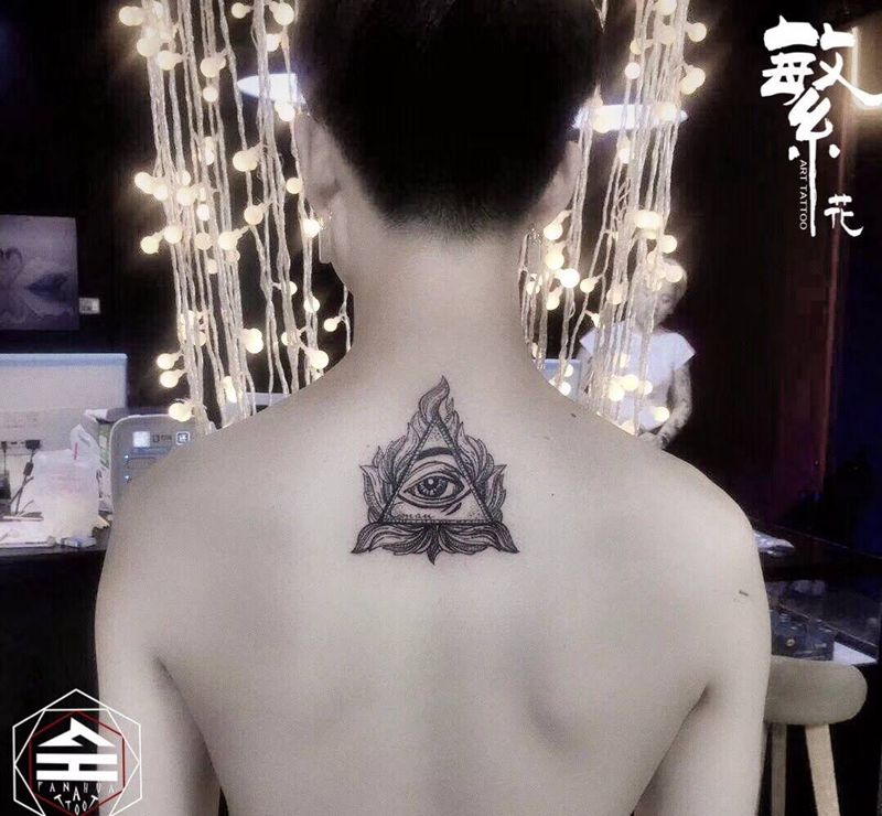 上帝之眼纹身图片