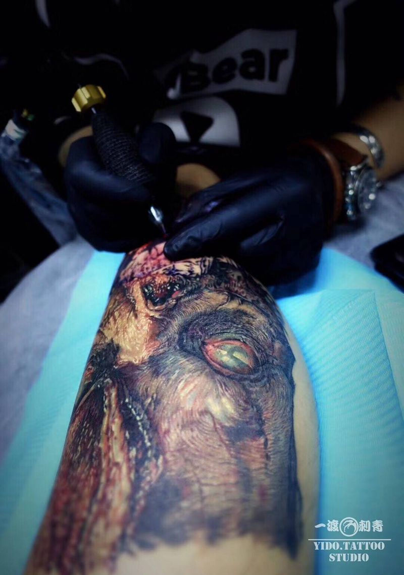 丧尸纹身图片_腿部脚部欧美写实纹身图案