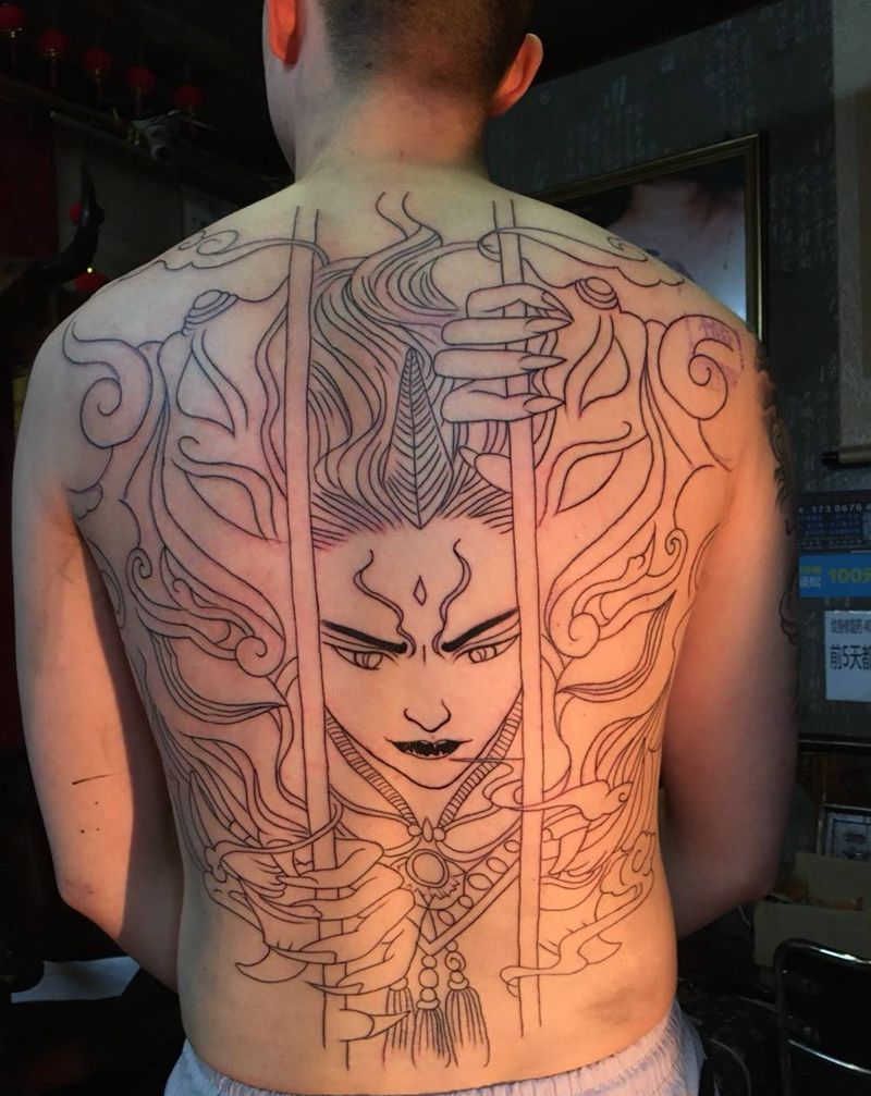 网红图纹身图片_背部新传统水彩艺妓纹身图案
