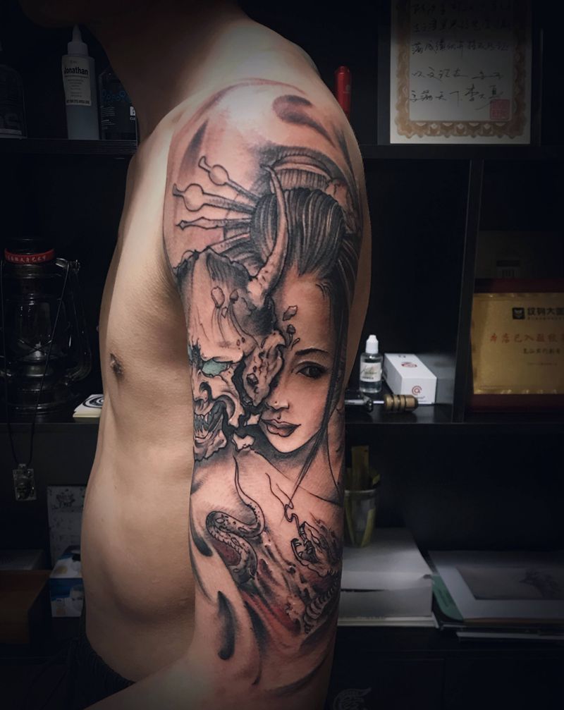 大臂艺伎纹身图片_手臂新传统纹身图案