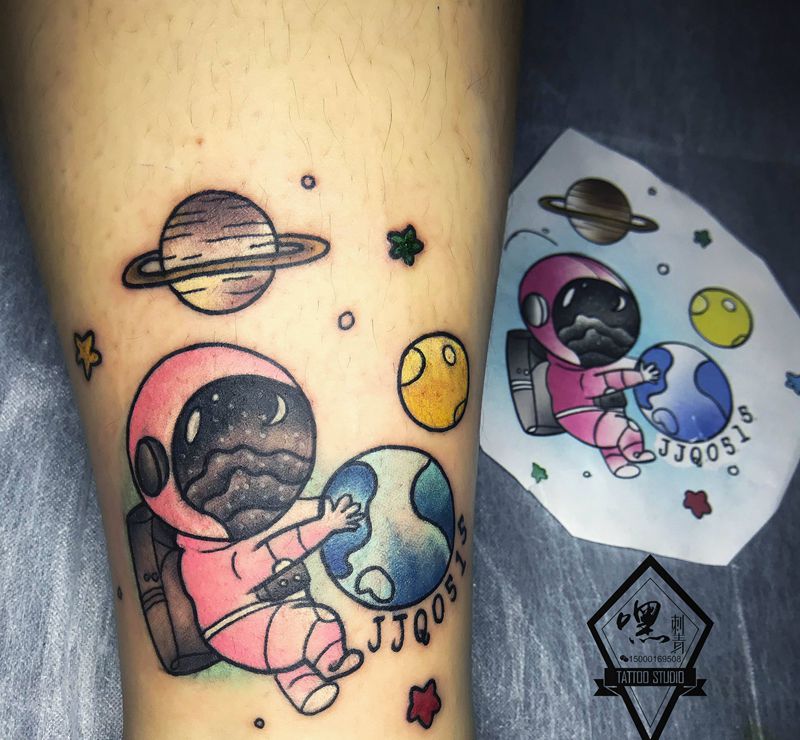情侣宇航员纹身图片_腿部纹身图案