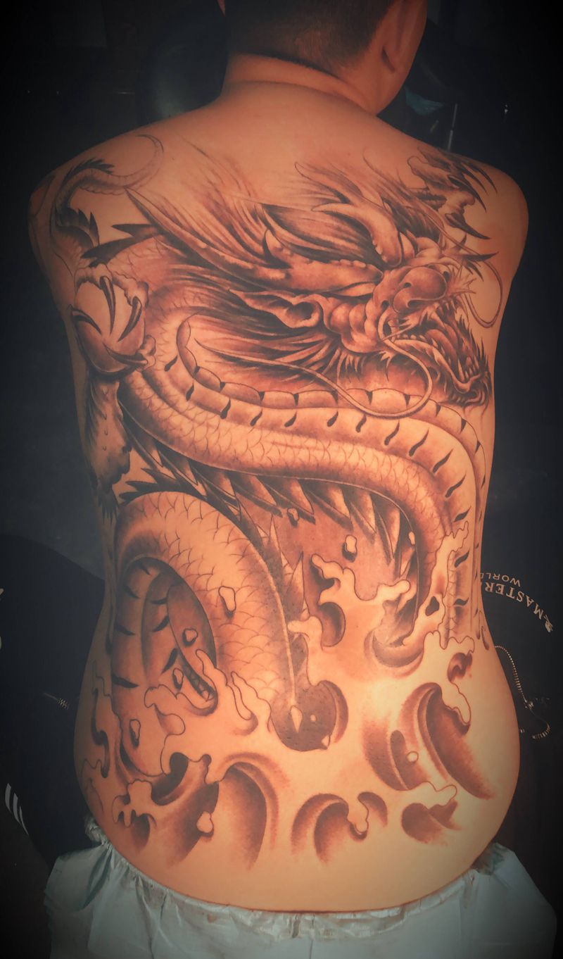 龙纹身图片_背部纹身图案