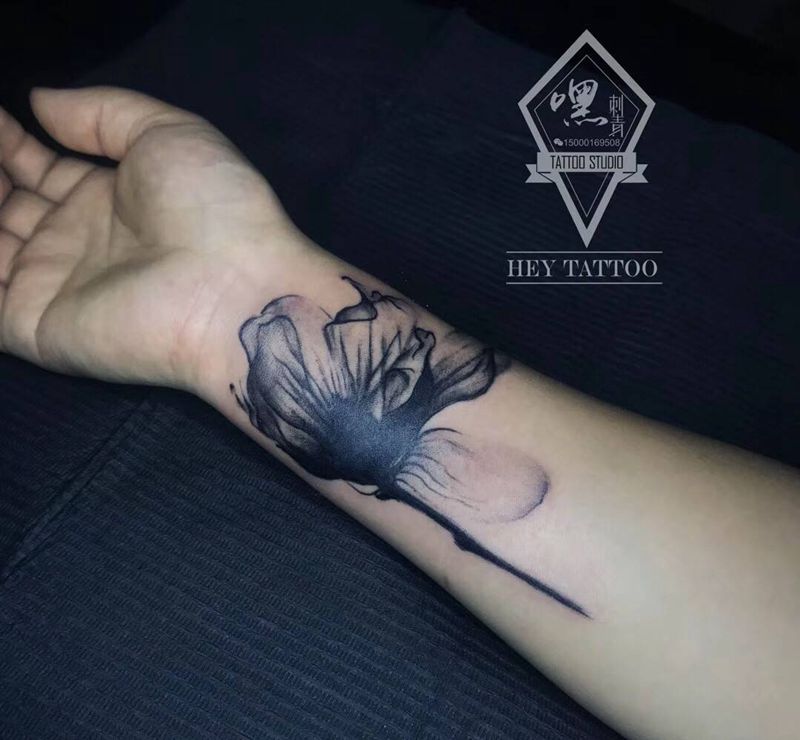 泼墨  花纹身图片_手臂纹身图案