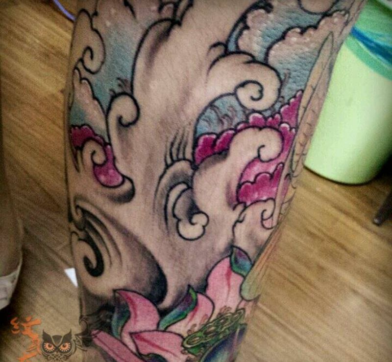 小腿大鱼。彩色。纹身图片