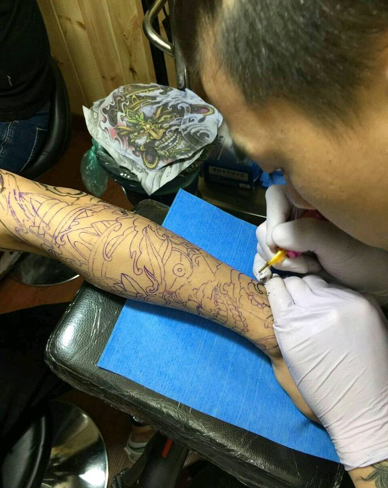 花臂线条纹身图片