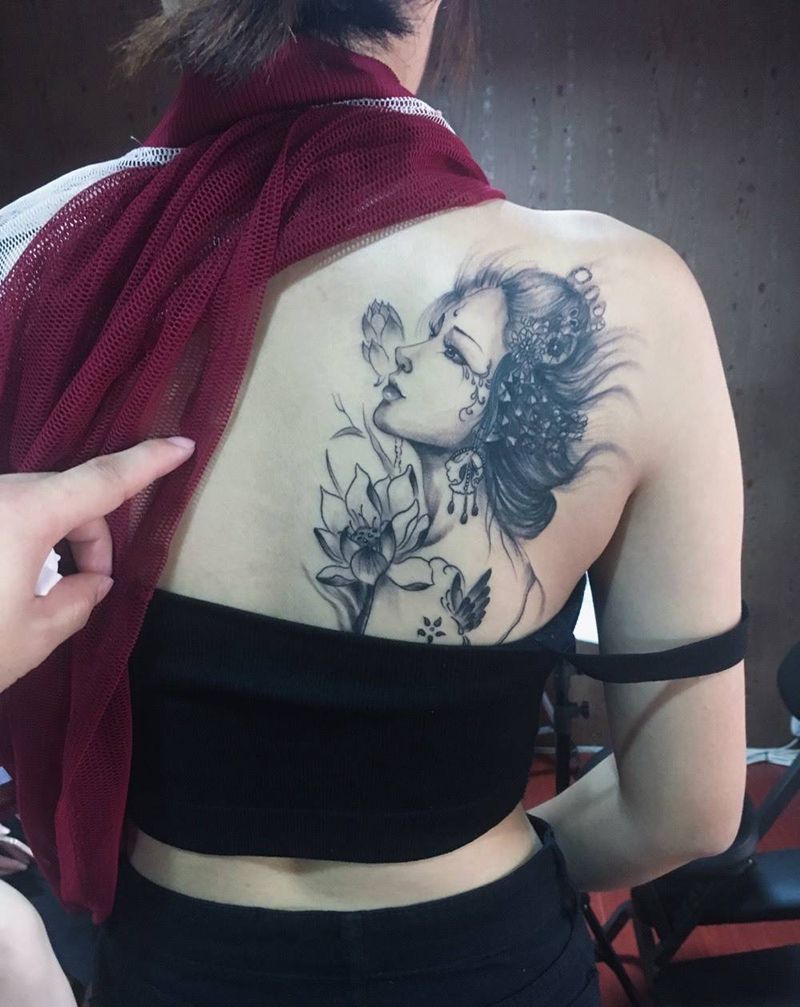 后背艺妓纹身图片