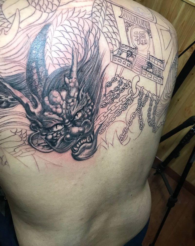 九龙拉棺纹身图片