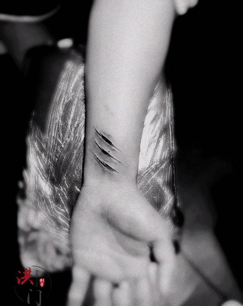 手腕 抓痕纹身图片