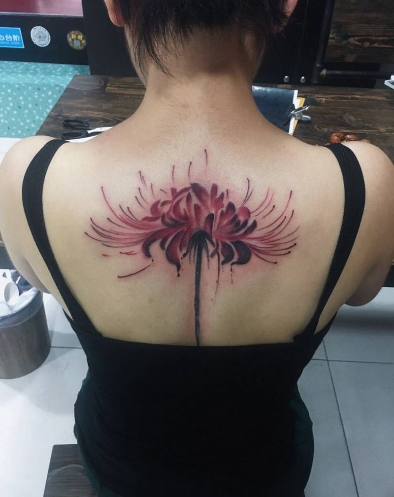 后背彼岸花纹身图片