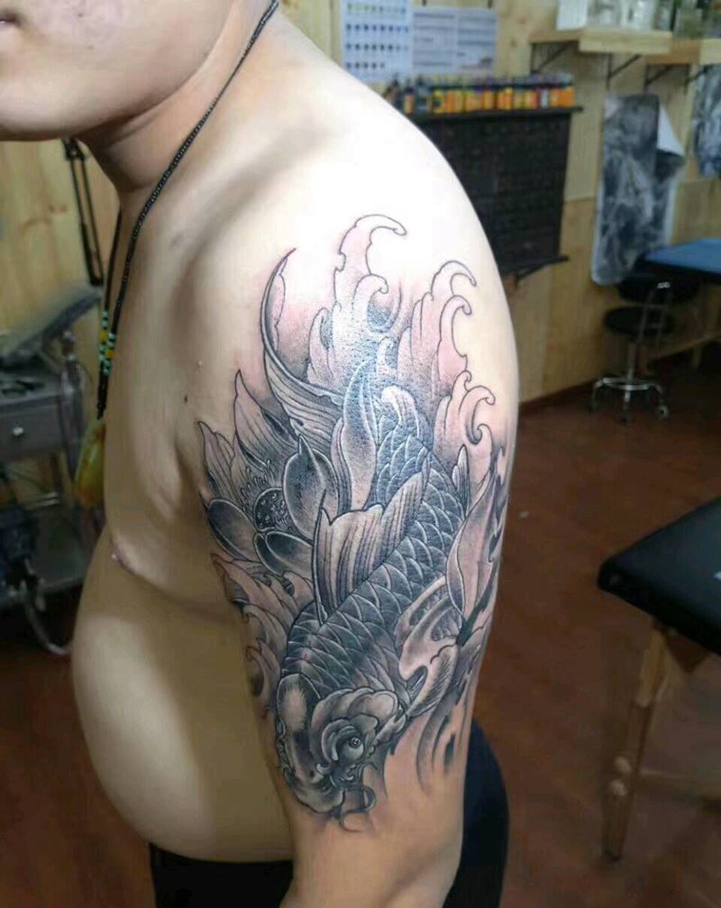 大臂外侧纹身图片