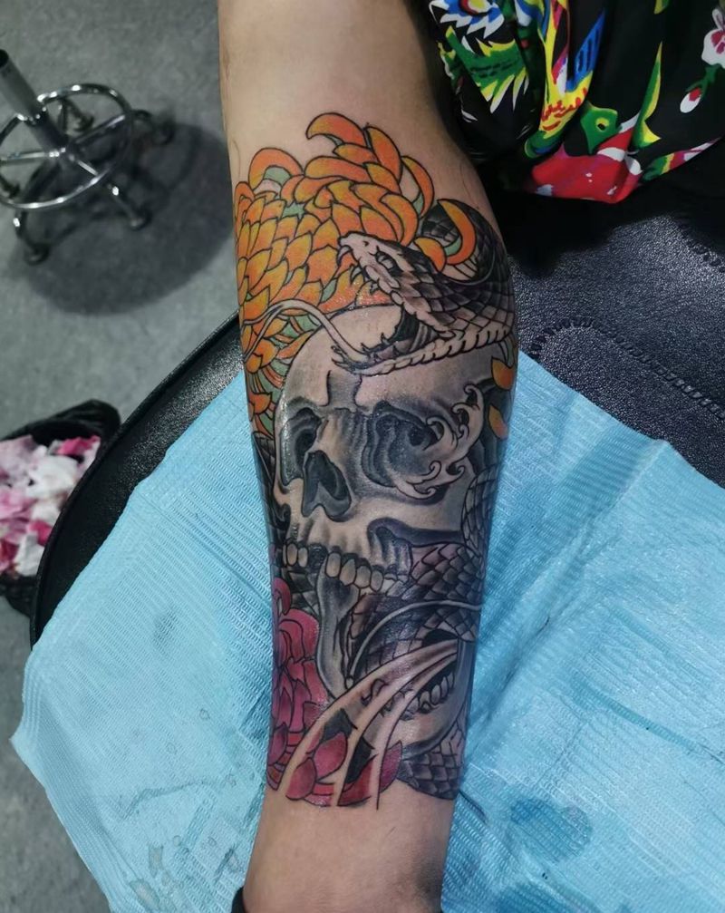 蛇纹身图片_腿部纹身图案