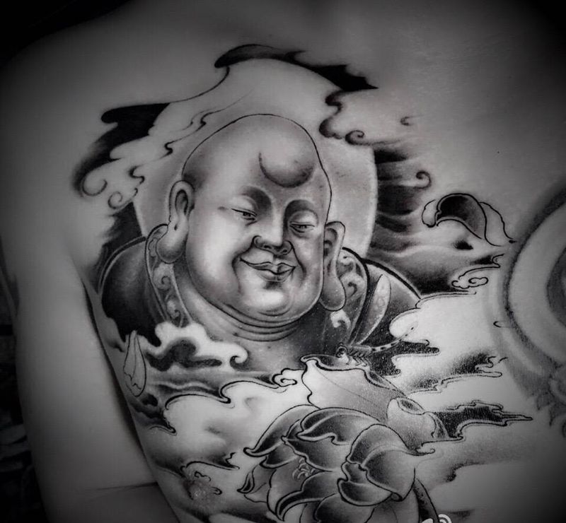 胸部佛图纹身图片