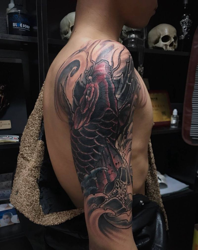 大臂鲤鱼遮盖纹身图片