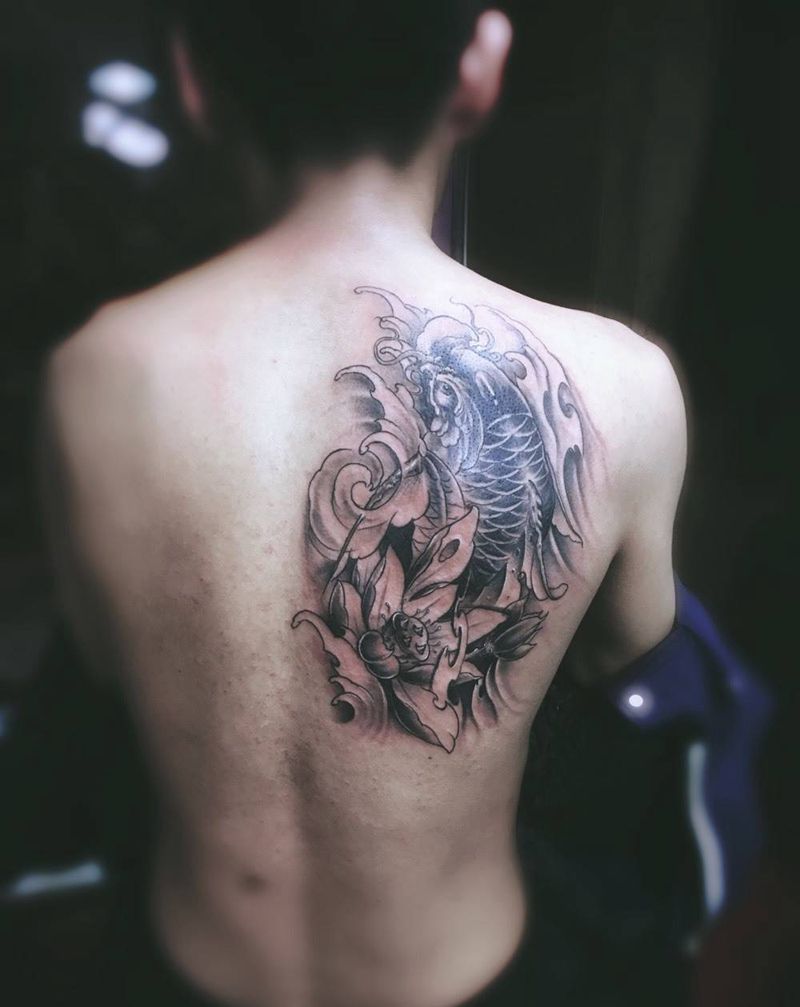 肩部鲤鱼纹身图片_成品肩部传统动物纹身图案