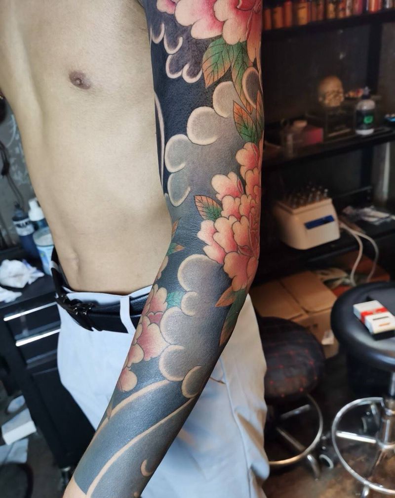 日式老传统牡丹花臂纹身图片_手臂腿部老传统新传统牡丹纹身图案