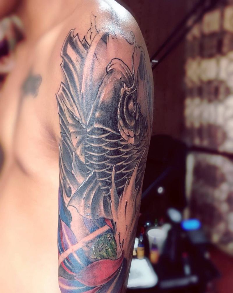 大臂鱼遮盖纹身图片_成品手臂传统动物纹身图案