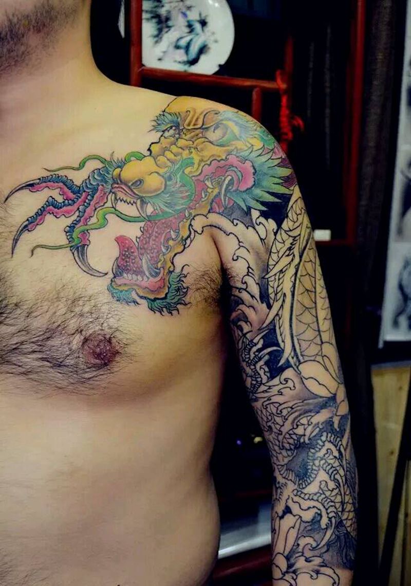 花臂龙纹身图片