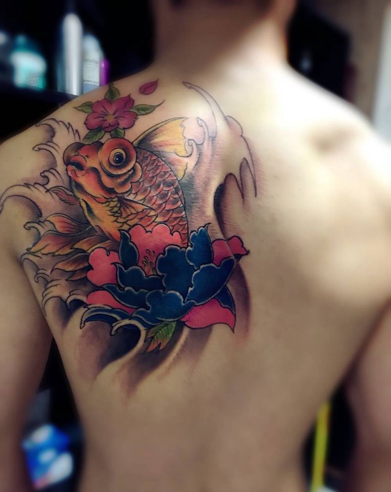 肩部鱼纹身图片