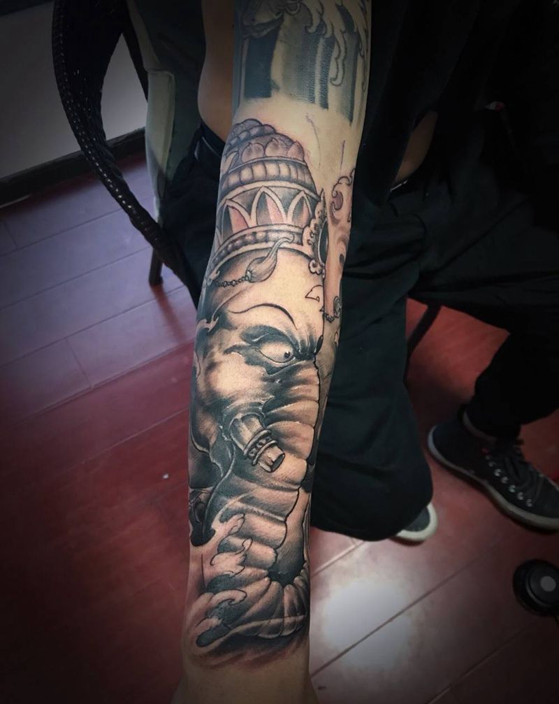 包小臂象神纹身图片