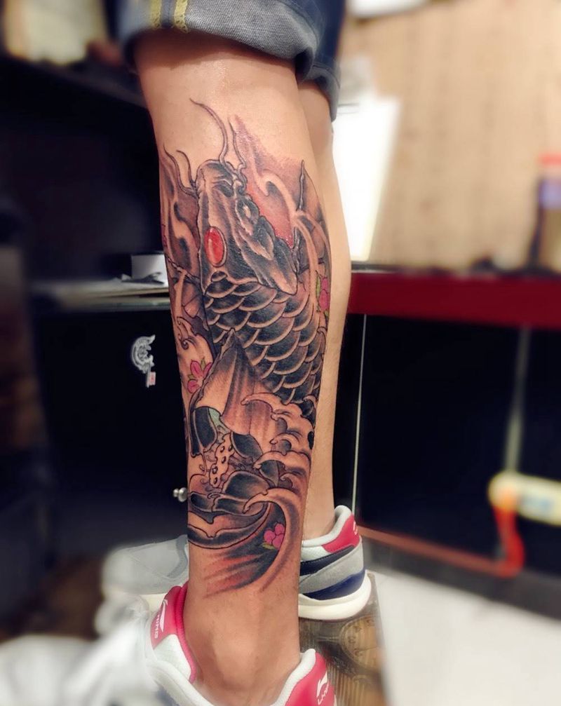 小腿鲤鱼纹身图片