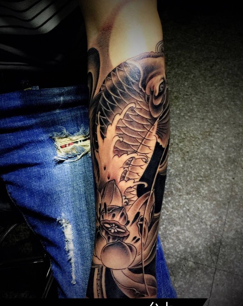 小臂鱼纹身图片