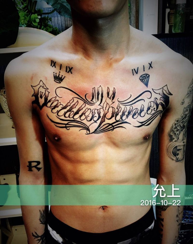 胸前纹身纹身图片