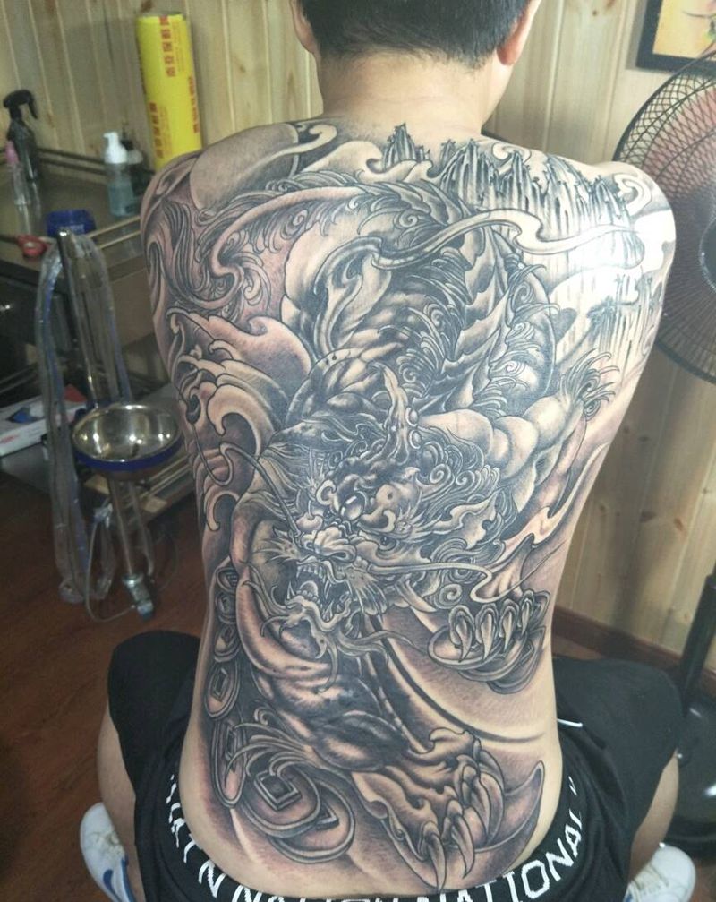 满背貔貅纹身图片