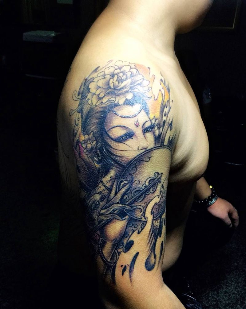 大臂艺妓纹身图片