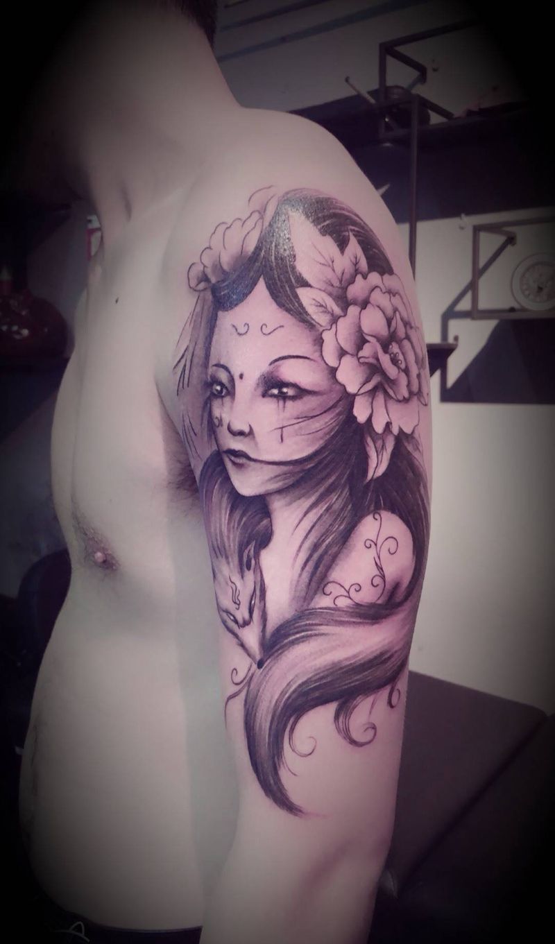 大臂艺妓纹身图片