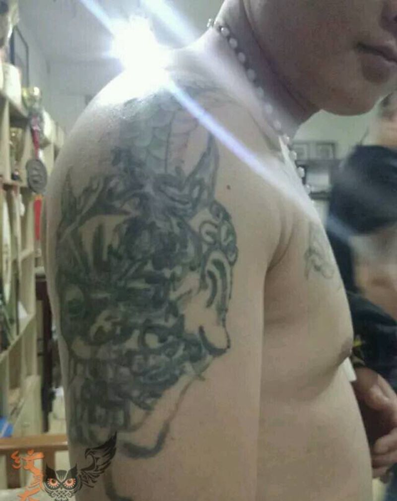 花胸口，接花臂。纹身图片