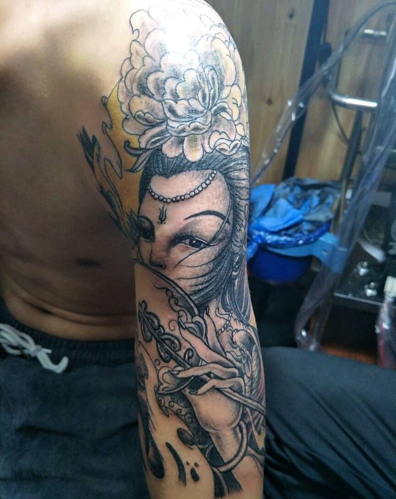 大臂艺姬纹身图片