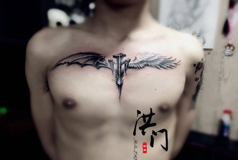 胸口 善恶翅膀纹身图片