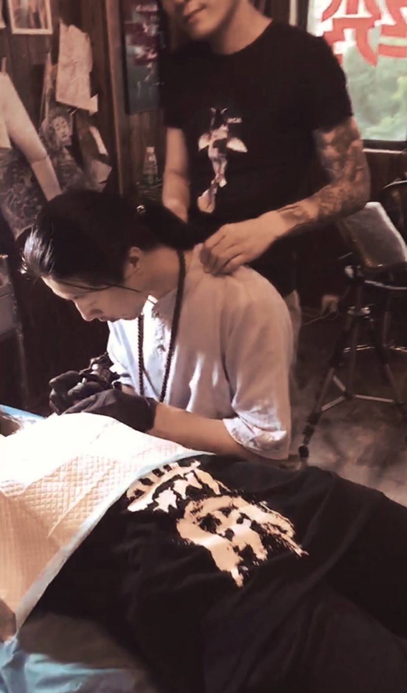 拉丝点风格纹身图片