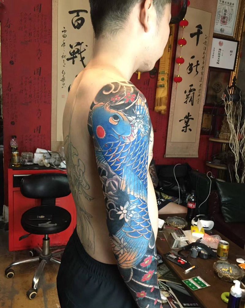 老传统遮盖毁皮线条纹身图片_手臂老传统遮盖纹身图案