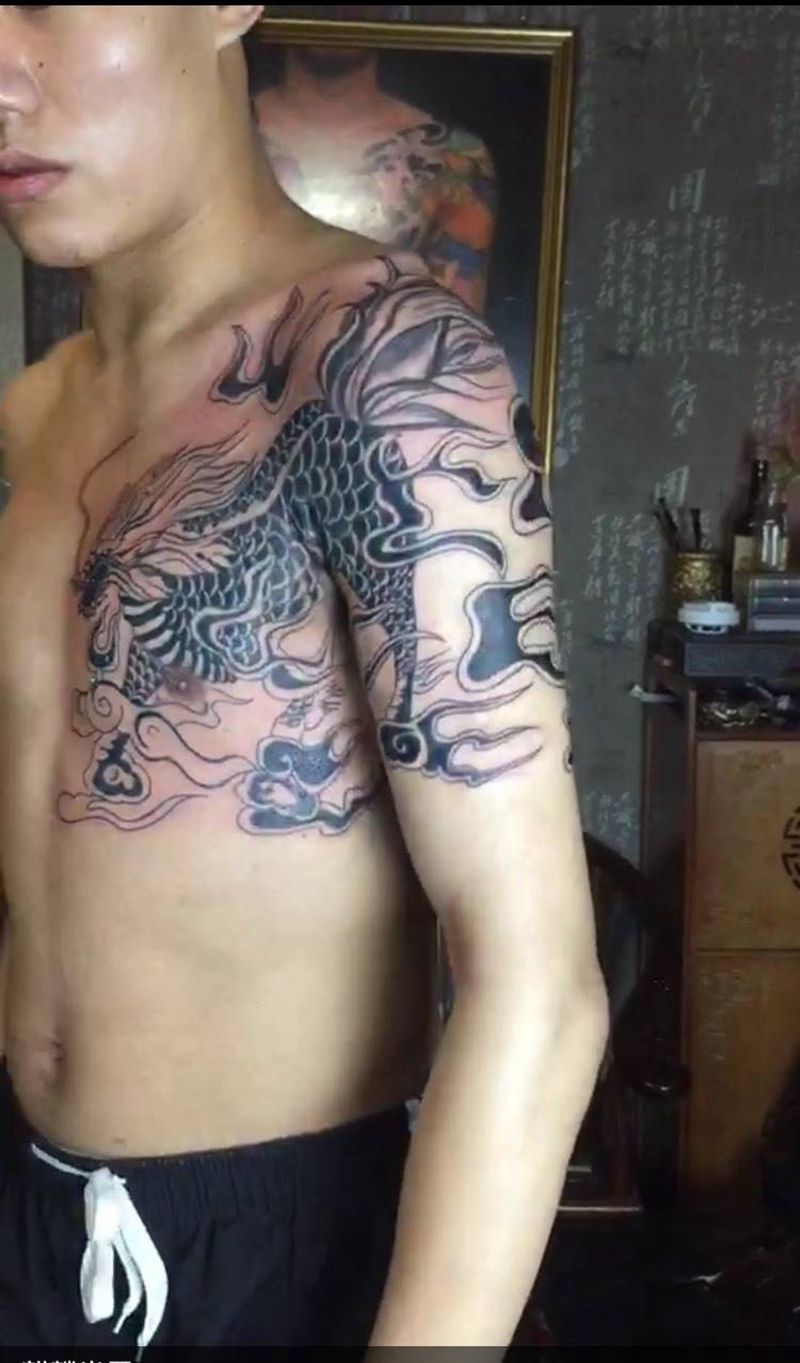 盗墓笔记麒麟明星同款纹身图片_胸部手臂图腾麒麟纹身图案