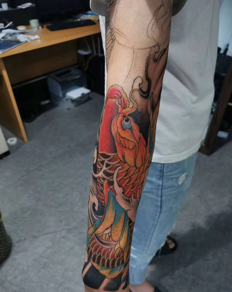 鱼纹身图片_臀部纹身图案