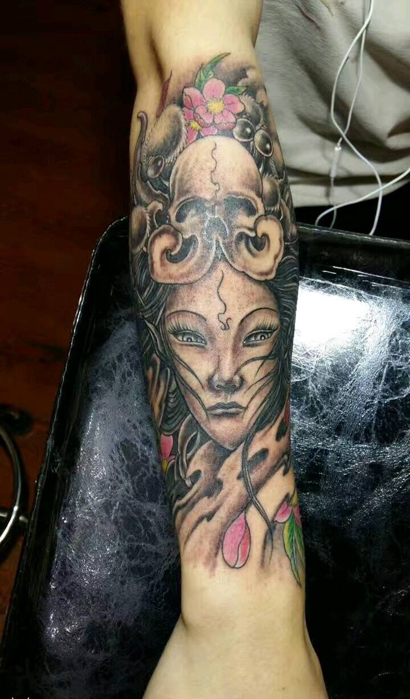 小臂艺姬纹身图片