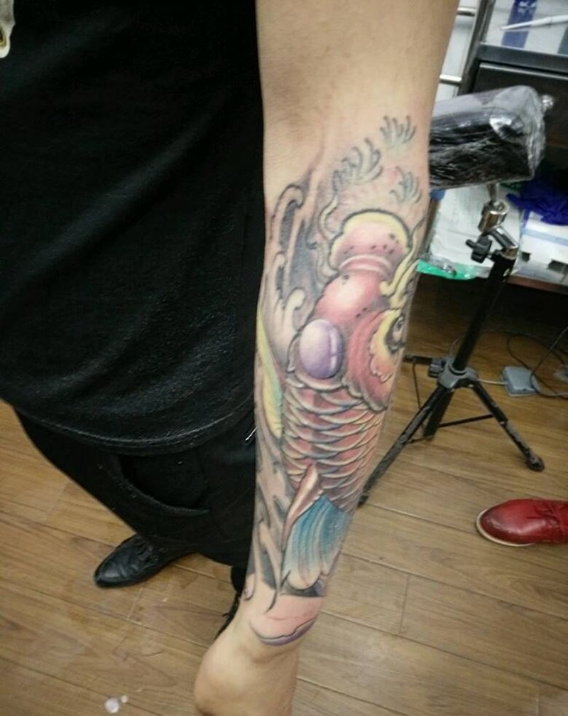 百变鱼色纹身图片