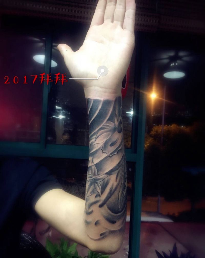 小臂拼接纹身图片_成品手臂传统植物纹身图案