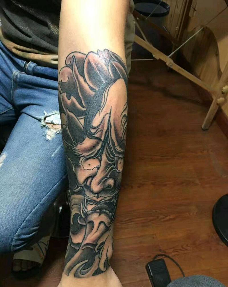 包小臂纹身图片