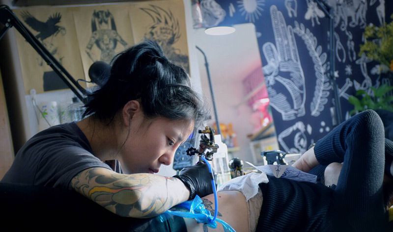 素花纹身图片_腹部纹身图案