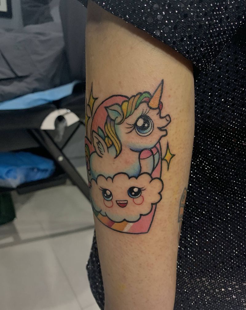 独角兽纹身图片_手部手臂Old School水彩纹身图案