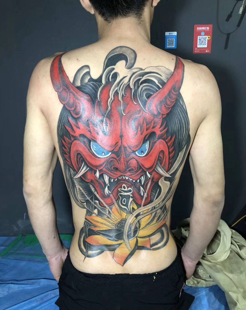 满背纹身图片_背部纹身图案