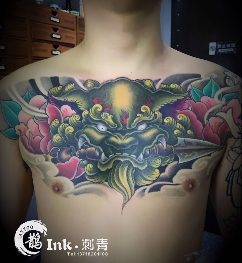 唐狮纹身图片_胸部新传统纹身图案